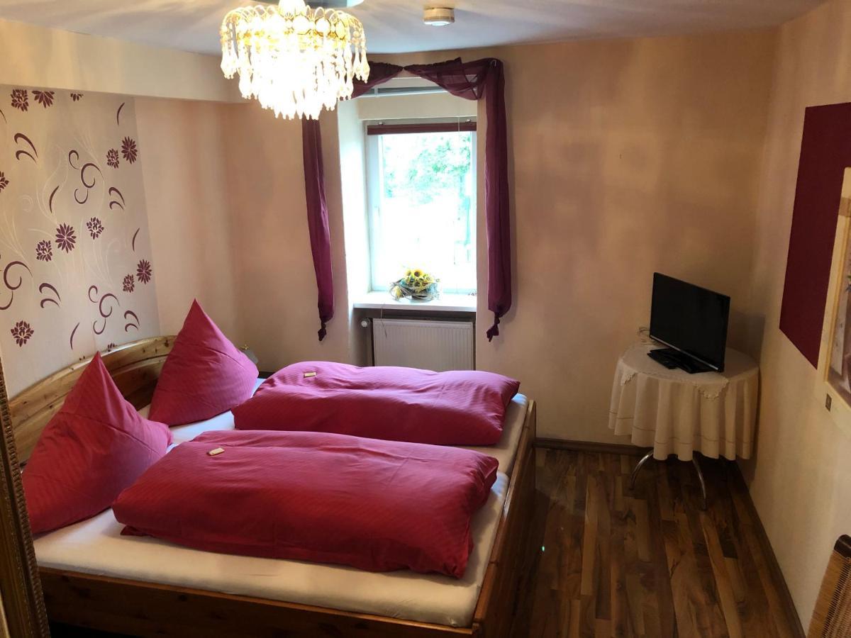 Hotel - Restaurant - Deutsches Haus Neuhutte Dış mekan fotoğraf